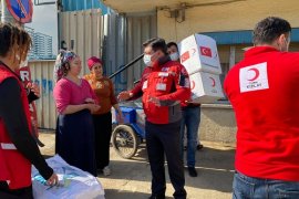 Kızılay Karşıyaka, sel mağdurlarının yanında...