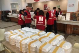 Bin kişi merhamet çınarının altında iftar açtı