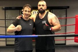 Karşıyaka'nın tek profesyonel boksörü Buğra destek bekliyor...