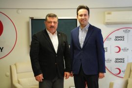 Çiftçioğlu, Türk Kızılay Karşıyaka Şubesi’ni ziyaret etti