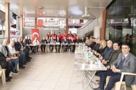 Asrın felaketinde yaşamını yitirenler için Karşıyaka’da lokma döküldü, dualar okundu