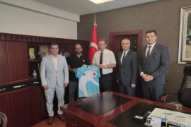 Karşıyaka Kaymakamı Çalışır, hemsball oynadı