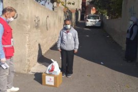 Kızılay Karşıyaka Şubesi gün boyu hizmet dağıttı