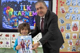 İzmir'de öğrenciler karne sevinci yaşadı