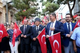 Gazilerden Karşıyaka'da kortej yürüyüşü