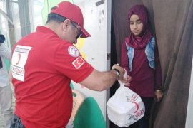Karadeniz, İdlib'de erzak dağıttı...