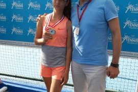 Kortlarda Müge rüzgârı esiyor...