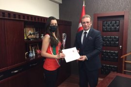 Kaymakam Çalışır, Evinin Sultanlarının şampiyonunu kutladı