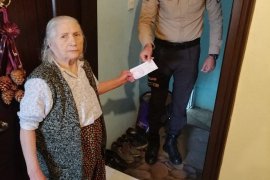 Karşıyaka’da Bin TL’lik yardımlar dağıtılıyor