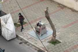 Çöpten adam çıktı…