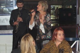 Karşıyaka Sanat Derneği TSM Korosuna Çiğ Köfteli moral gecesi…