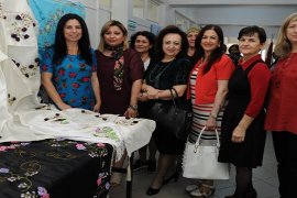 Karşıyaka Halk Eğitim'in Nakış ve Mefruşat sergisi açıldı