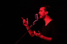 Bostanlı Suat Taşer Tiyatrosu’nda yıldızlar geçidi