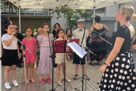 Karşıyaka Çocuk Korosu ilk konserini verdi