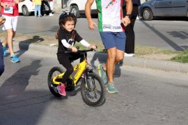 Karşıyaka, Büyük Önder Atatürk'ü Ata’dan Ana’ya Saygı Koşusu ile andı