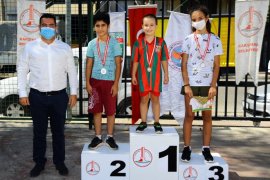 Bostanlıspor, koronalı günlerde de zirveye çıktı!