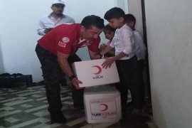 Karadeniz, İdlib'de erzak dağıttı...