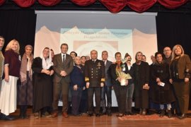 Nergiz Kur’an Kursu öğrencileri Zübeyde Hanım’ı canlandırdı