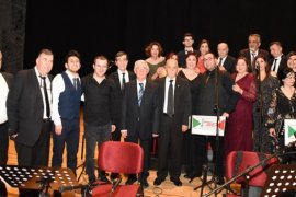 Türkülerle mest oldular…