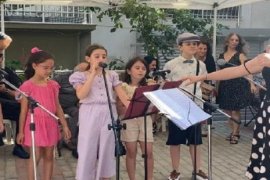 Karşıyaka Çocuk Korosu ilk konserini verdi
