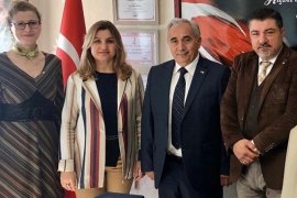 Karşıyaka Kızılay'dan Karşıyaka Halk Eğitim'e plaket...