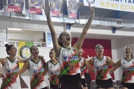 Kaf Kaf'ın kızları Edremit'te mutlu...