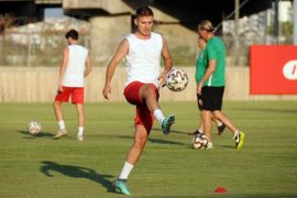 Karşıyaka çalışmalara başladı