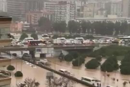 Karşıyaka'yı sel vurdu!