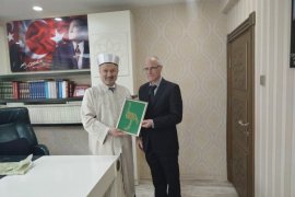 Kur’an-ı Kerim’den etkilendi Müslüman oldu