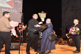 Türkülerle mest oldular…