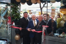 Etçi Ahmet 1 yaşında...