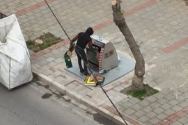 Çöpten adam çıktı…
