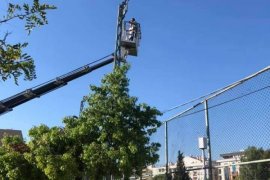 Hasan Türker Futbol Sahası'nın ışıkları yapıldı