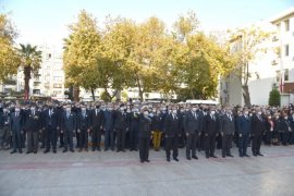 Karşıyaka Atatürk'ü andı...