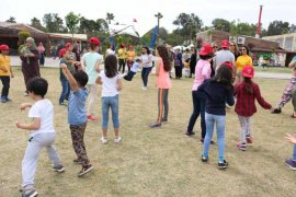 Başkan Tugay koruyucu ailelerle buluştu