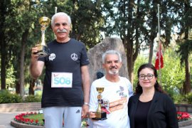 Karşıyaka, Büyük Önder Atatürk'ü Ata’dan Ana’ya Saygı Koşusu ile andı