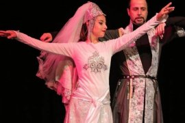 Karşıyaka Halk Eğitim Merkezi Kafkas Dans Ekibi iddialı