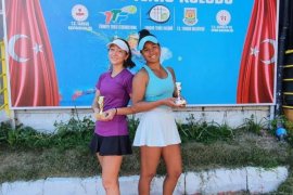 Karşıyakalı tenisçi Miray, 16 Yaş tek ve çiftlerde Türkiye Şampiyonu oldu