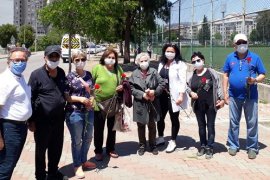 Muhtar Koçoğlu'ndan annelere çiçek...