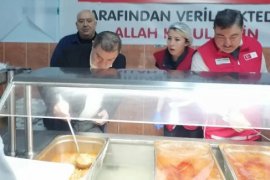 Türk Kızılay Karşıyaka Şubesi iftar programına büyük ilgi
