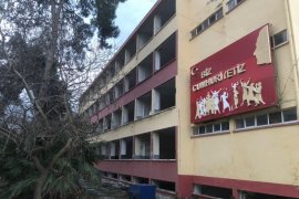 Karşıyaka Lisesi yıkılıyor
