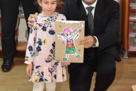 Karşıyaka’da öğrencilere karnelerini Karşıyaka protokolü verdi