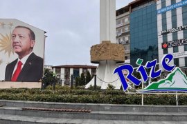 Rize Belediyesi Karşıyaka Anıtı’nı taklit etti…