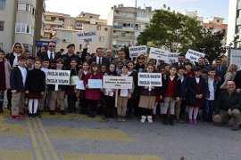 Karşıyaka’da yaya öncelikli trafik uygulaması ilgi gördü