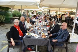 TYSD’li yardımseverler, öğrencilere Cumhuriyet Bayramı hediyesi için toplandılar