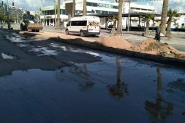 İZSU Karşıyaka İskele önü kanal ve mazgalları tamir ediyor