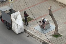 Çöpten adam çıktı…