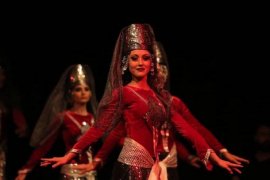 Karşıyaka Halk Eğitim Merkezi Kafkas Dans Ekibi iddialı