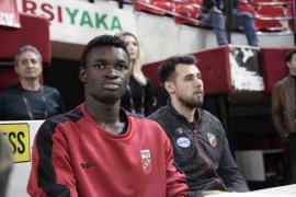 Adem Bona: Nijerya’da önce futbol oynuyordum