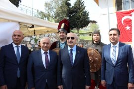 Karşıyaka Halk Eğitim, 23 Nisan Çocuk etkinliklerine renk kattı...